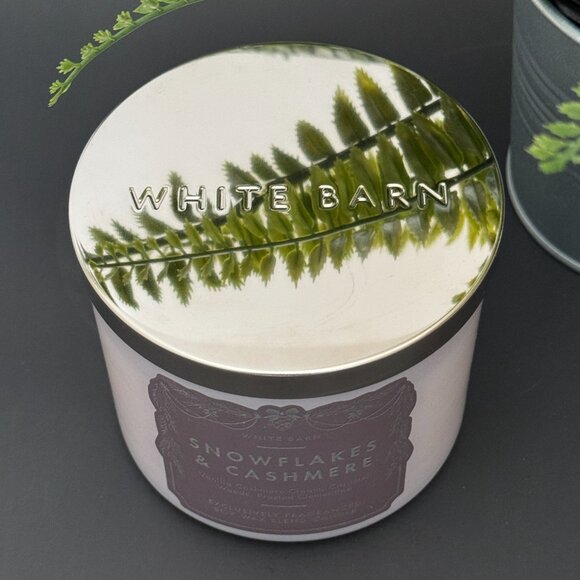 BBW Snowflakes & Cashmere White Barn Bath & Body Works 3 Wick Candle - Picture 4 of 10
